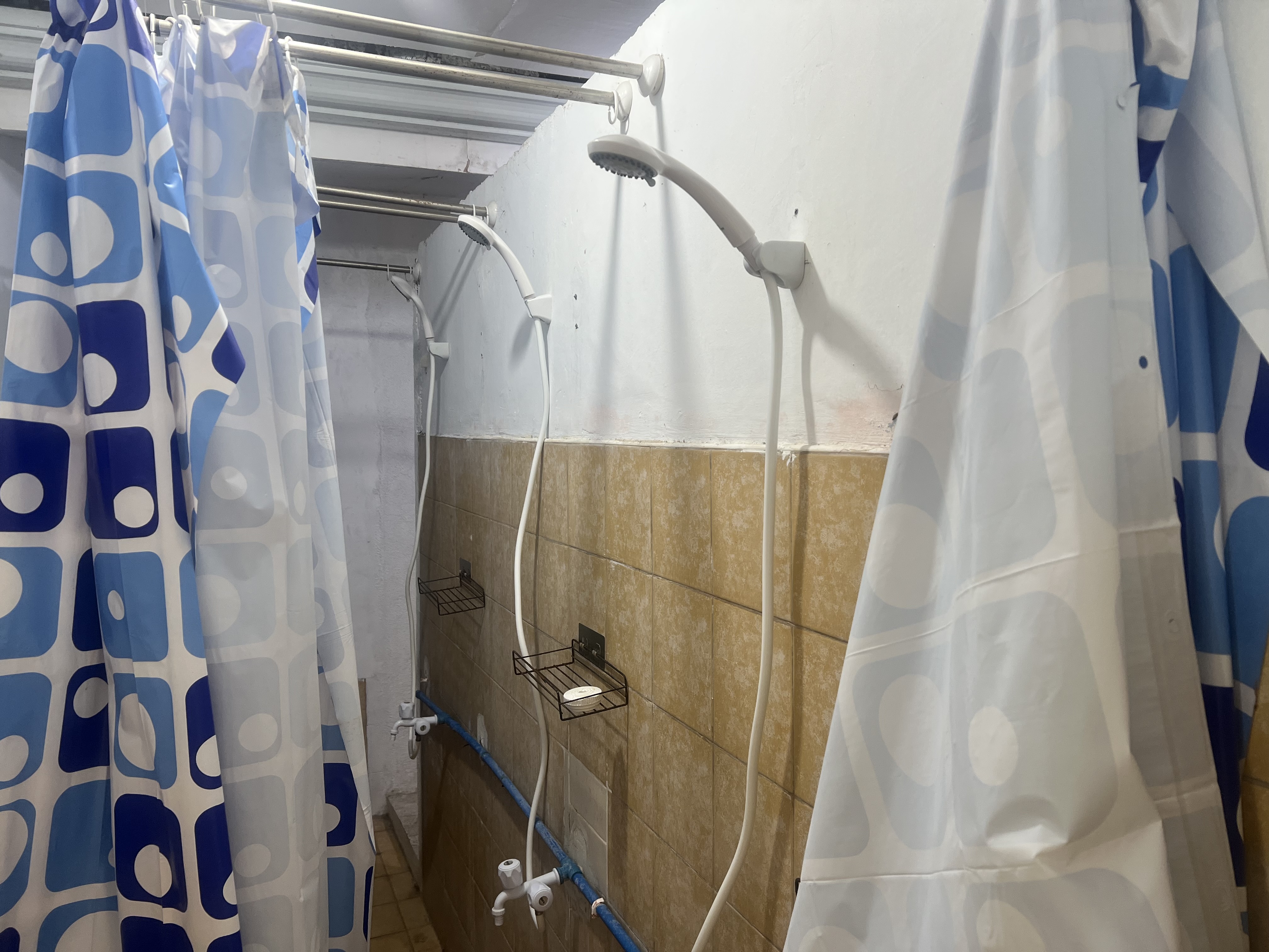 シャワー更衣室