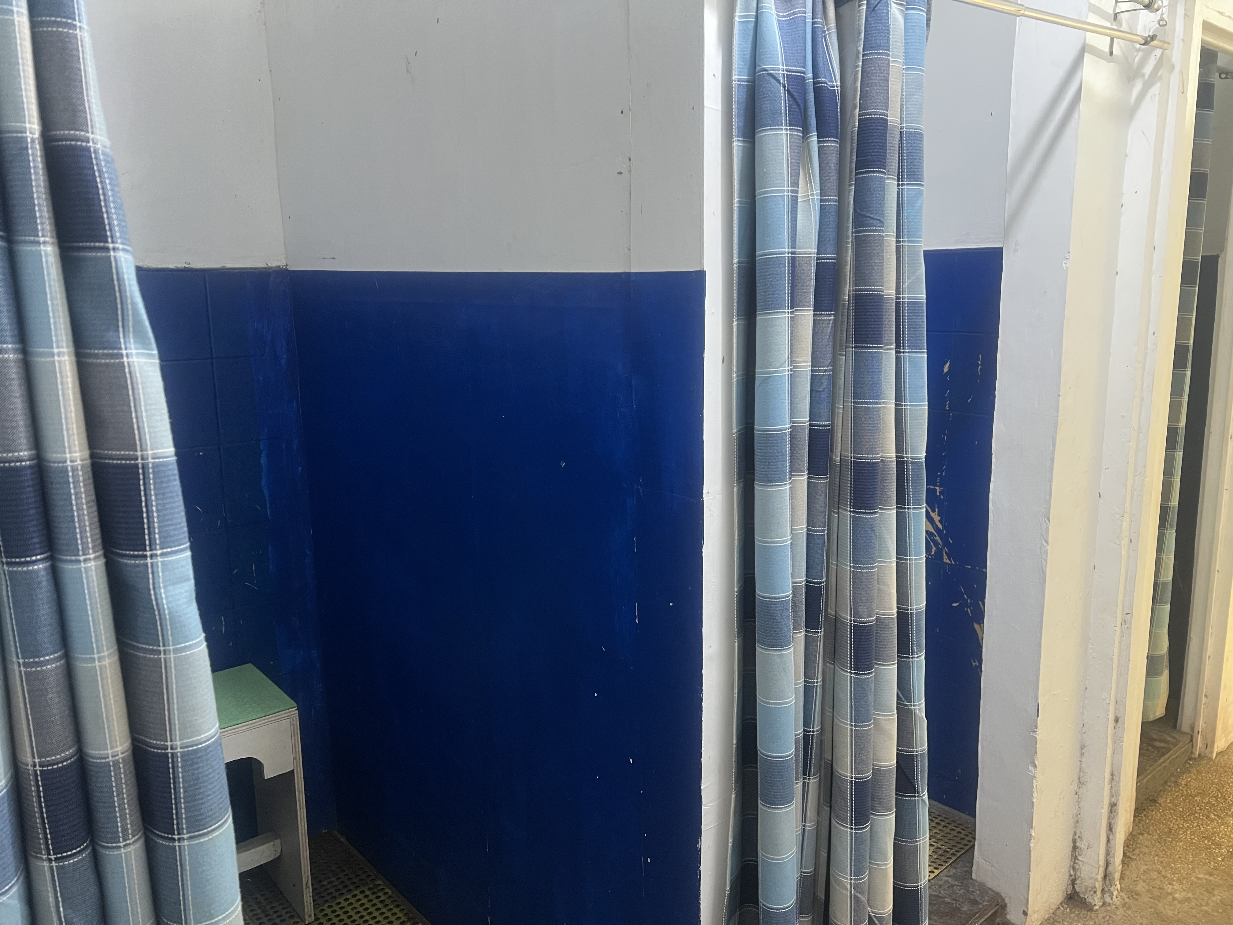 シャワー更衣室